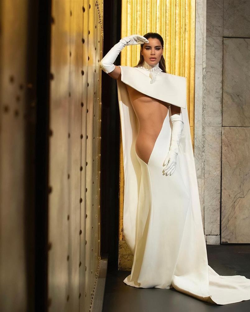 Á hậu Hoàn vũ gây sốc-2