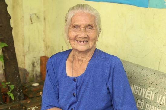 Nghệ sĩ Hồng Sáp U90 sống lay lắt qua ngày, kiếm từng đồng lo cho con cháu