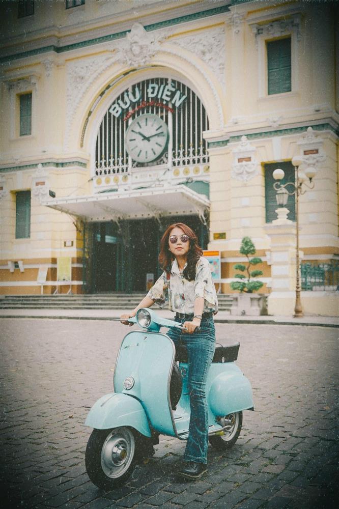 Thời trang nữ tính khác hẳn trên sân cỏ của Huỳnh Như-5