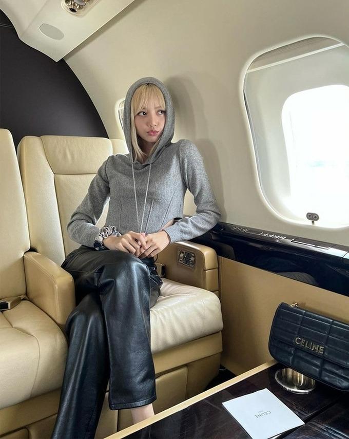 Chuyên cơ sang trọng tốn hàng chục tỷ đồng của Blackpink khi lưu diễn-5