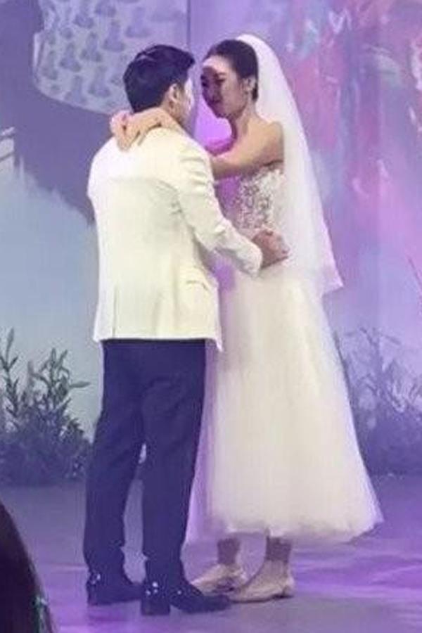 Phương Oanh, Đỗ Mỹ Linh, Đàm Thu Trang đẹp đôi bên chồng đại gia nhờ hành động tinh tế này-5