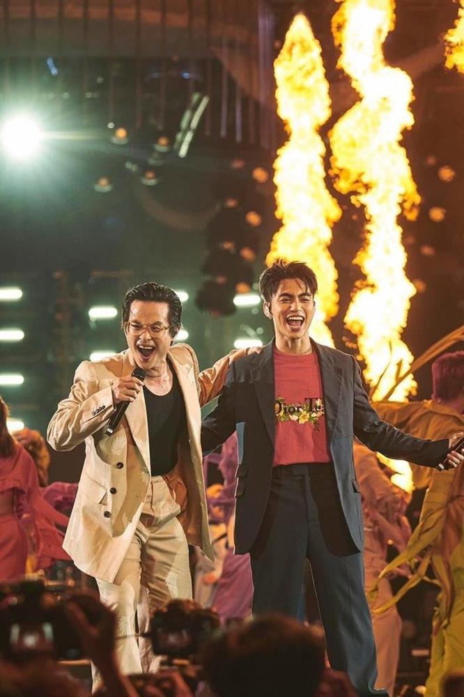 Hà Anh Tuấn vướng tranh cãi khi song ca cùng MONO-1