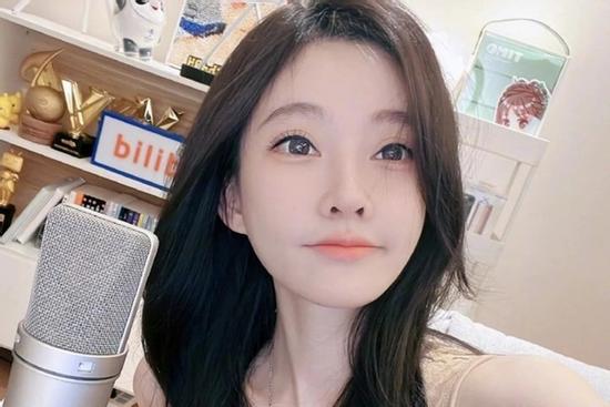 Nữ ca sĩ từng kiếm được 100 tỷ/năm 'ở ẩn' vì bị ung thư