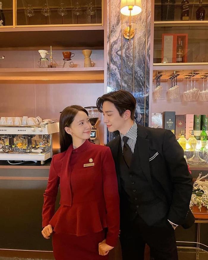 Yoona ngọt ngào trong loạt ảnh hậu trường mới của Khách Sạn Vương Giả-4