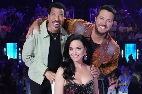Katy Perry tiếp tục làm giám khảo American Idol bất chấp khán giả phản đối-1