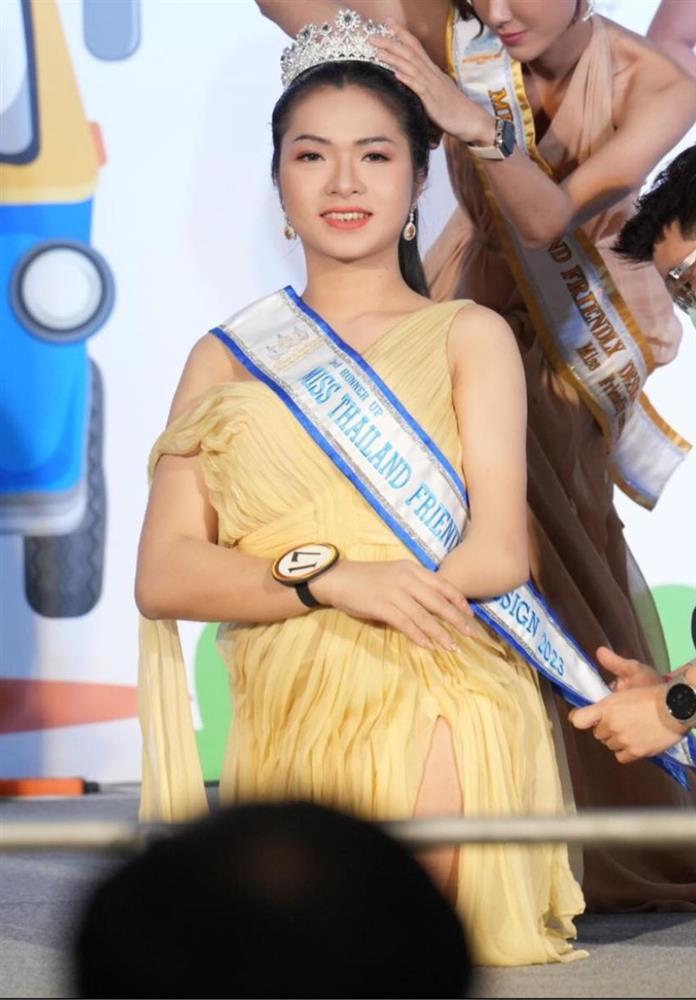 Người đẹp cụt 2 chân, 1 tay gây xúc động ở Hoa hậu Chuyển giới Thái Lan-7