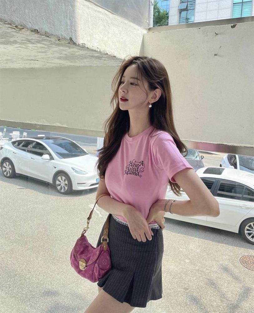 5 item màu hồng dễ phối đồ cho các nàng diện đi concert BLACKPINK-4