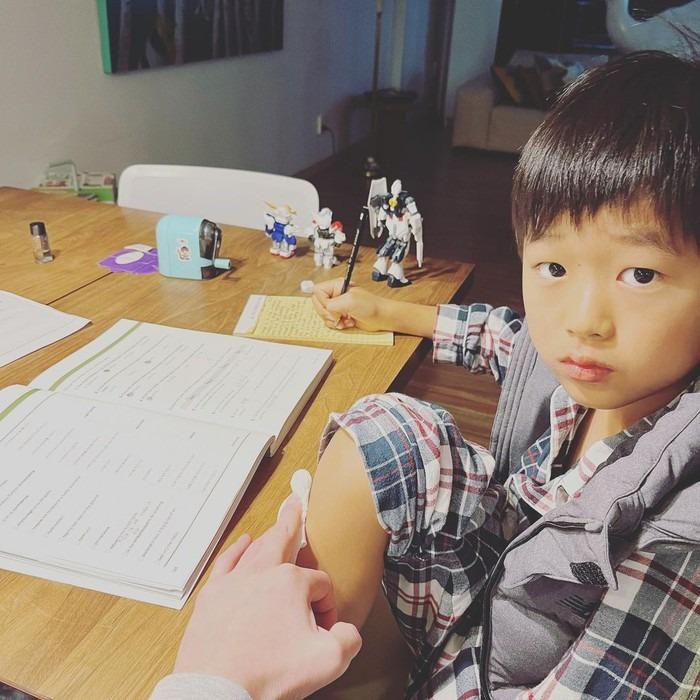 Nam thần đẹp trai nhất Kpop một thời giờ ra sao?-7