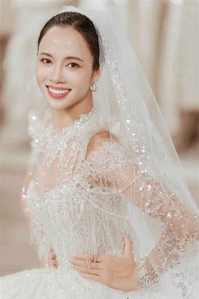 Cô dâu Vũ Ngọc Anh đẹp kiêu sa trong chiếc váy cưới trước thềm hôn lễ-3