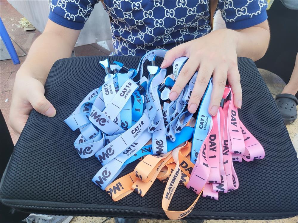 Vé V.I.P Blackpink ở chợ đen còn 6 triệu đồng, fan sợ không dám mua-1