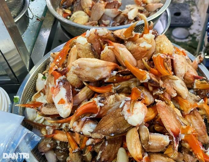 Bánh canh lề đường 350.000 đồng/tô, chủ quán khẳng định bán bằng tự trọng-2