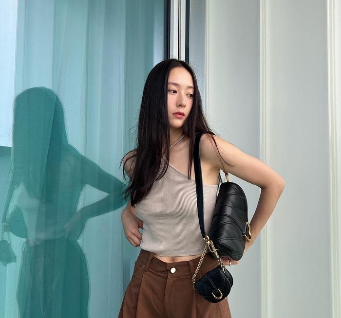 Phong cách đơn giản mà sang trọng của Krystal-7