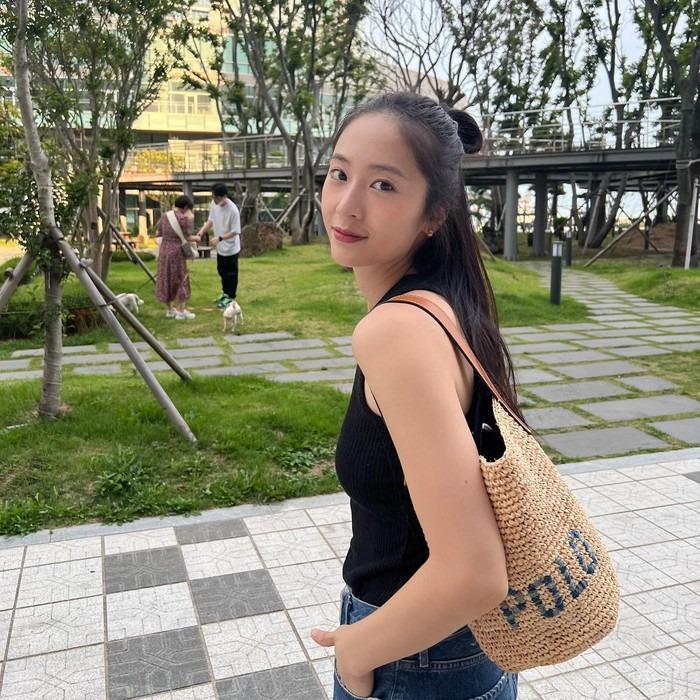 Phong cách đơn giản mà sang trọng của Krystal-8