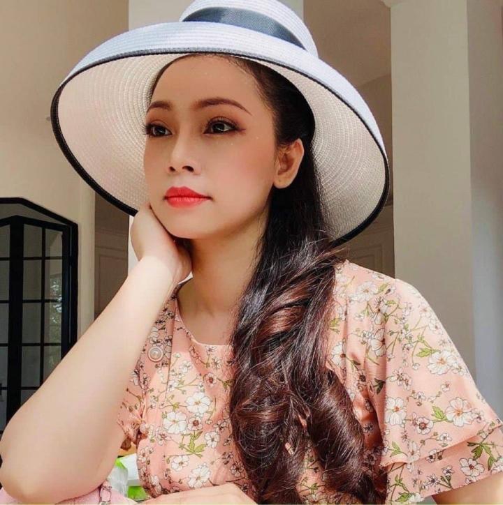 Điều ít biết về chị chủ nhà lươn lẹo trong phim Món Quà Của Cha-2