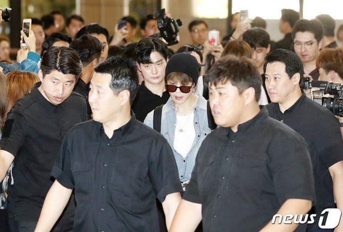 Đằng sau công việc làm vệ sĩ cho thần tượng K-pop và những sự thật không như tưởng tượng-6