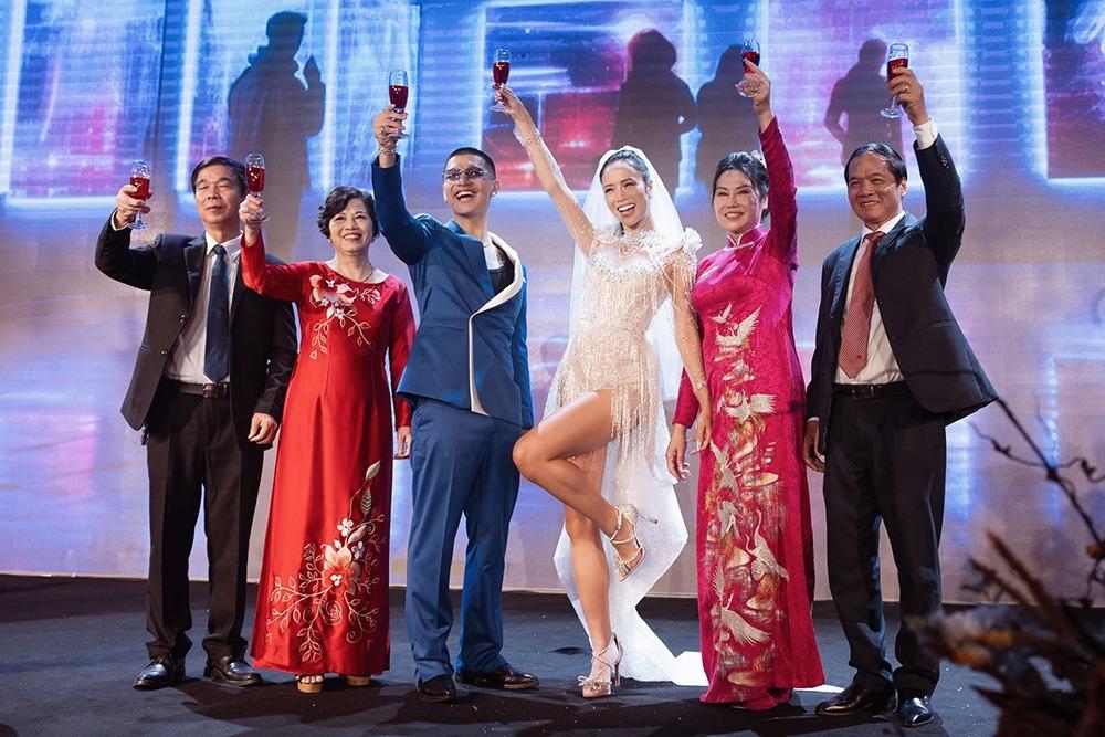 Cường Seven nhắn nhủ vợ trong lễ cưới: Anh không bằng người khác nhưng anh yêu em-9