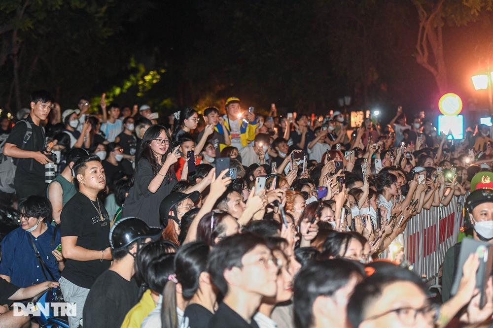 4 thành viên nhóm BlackPink đã về đến khách sạn ở Hà Nội-2