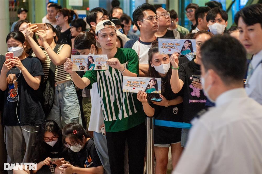 4 thành viên nhóm BlackPink đã về đến khách sạn ở Hà Nội-15