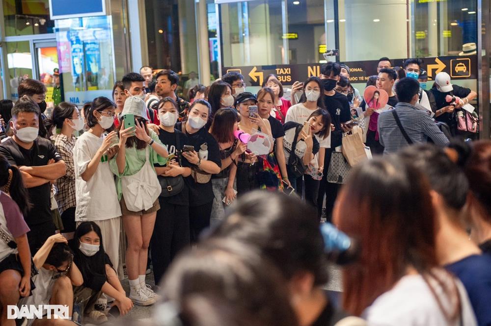 4 thành viên nhóm BlackPink đã về đến khách sạn ở Hà Nội-16