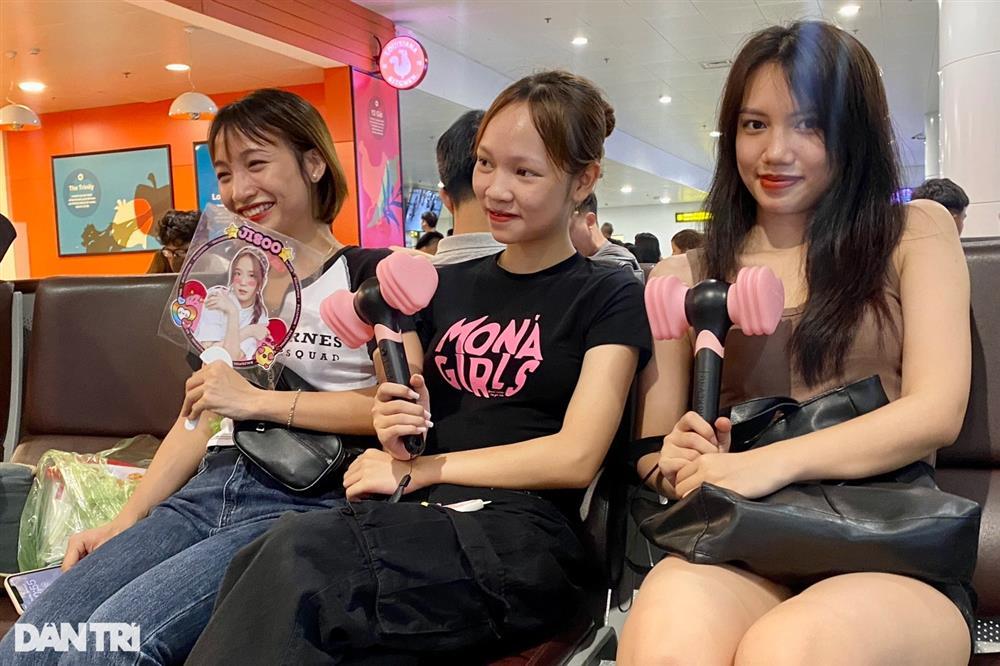 4 thành viên nhóm BlackPink đã về đến khách sạn ở Hà Nội-17
