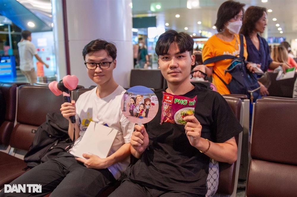 4 thành viên nhóm BlackPink đã về đến khách sạn ở Hà Nội-21