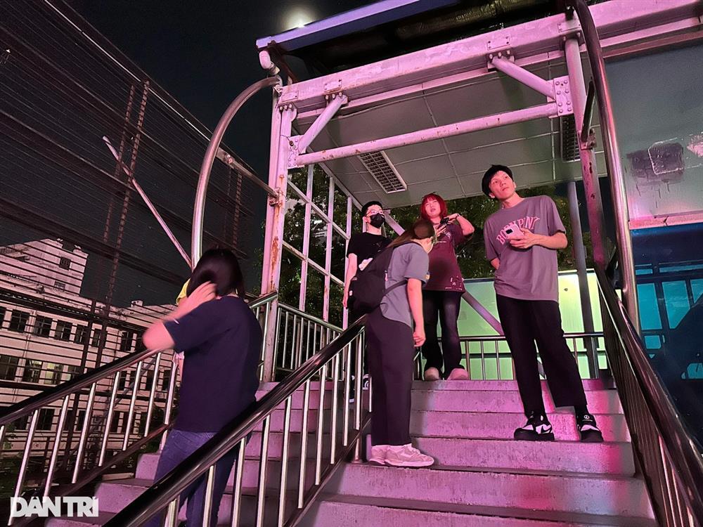 4 thành viên nhóm BlackPink đã về đến khách sạn ở Hà Nội-24