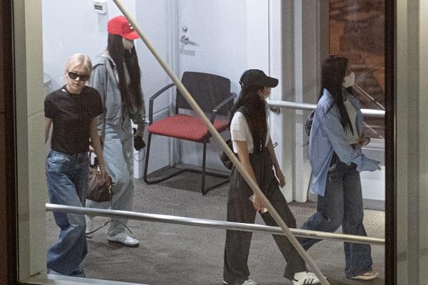 Những vật dụng bị cấm mang vào concert BLACKPINK tại Hà Nội-3