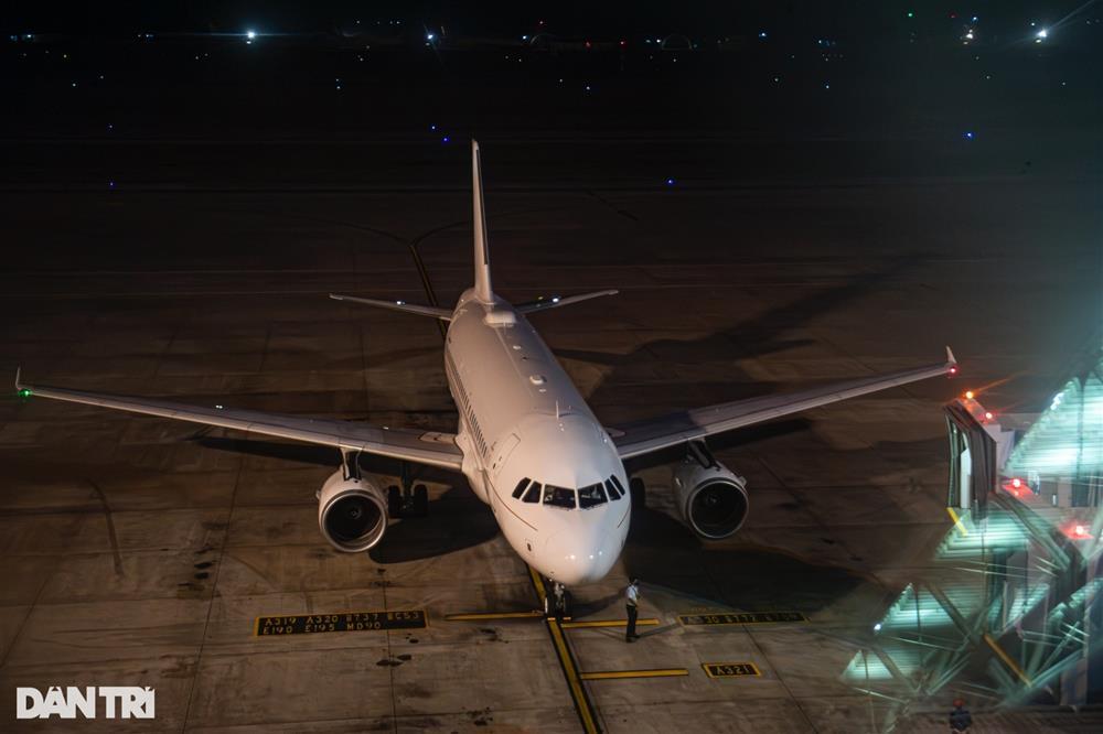 Cận cảnh Blackpink tại sân bay, fan tiếc nuối chưa được chạm mặt thần tượng-6