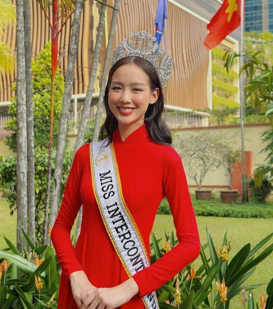 Các Hoa hậu tài sắc vẹn toàn đang theo học trường đại học nào?-2