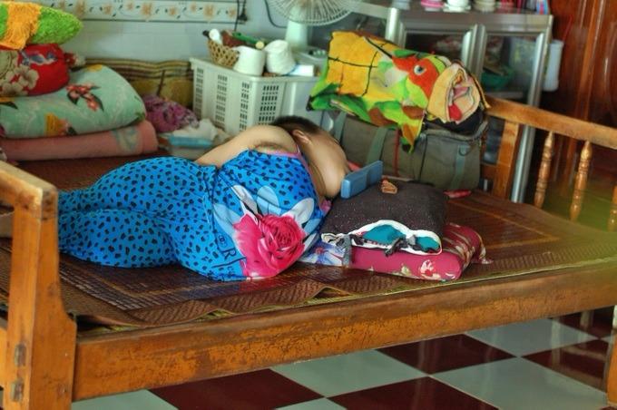 Cô gái miền Tây xếp hạc, xỏ kim bằng lưỡi khó tin-4