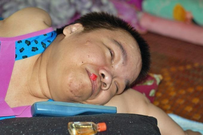 Cô gái miền Tây xếp hạc, xỏ kim bằng lưỡi khó tin-5