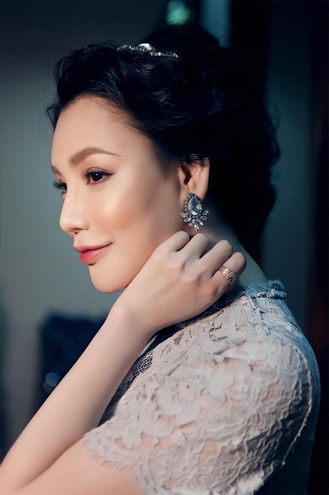 Hồ Quỳnh Hương ở ẩn tuổi 43: Ăn chay trường, nhan sắc hiện ra sao?-10