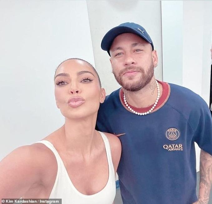Kim Kardashian xách túi hiệu đắt nhất thế giới đi gặp Neymar, Ronaldo-2