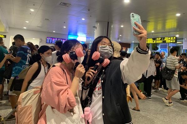 Trước giờ G, nhóm Blackpink đăng ảnh gợi cảm, gửi lời chào Việt Nam-5