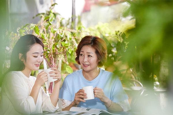 Vì sao mẹ đơn thân 3 con từng bán trái cây được người thừa kế giàu nhất thế giới si mê?-8