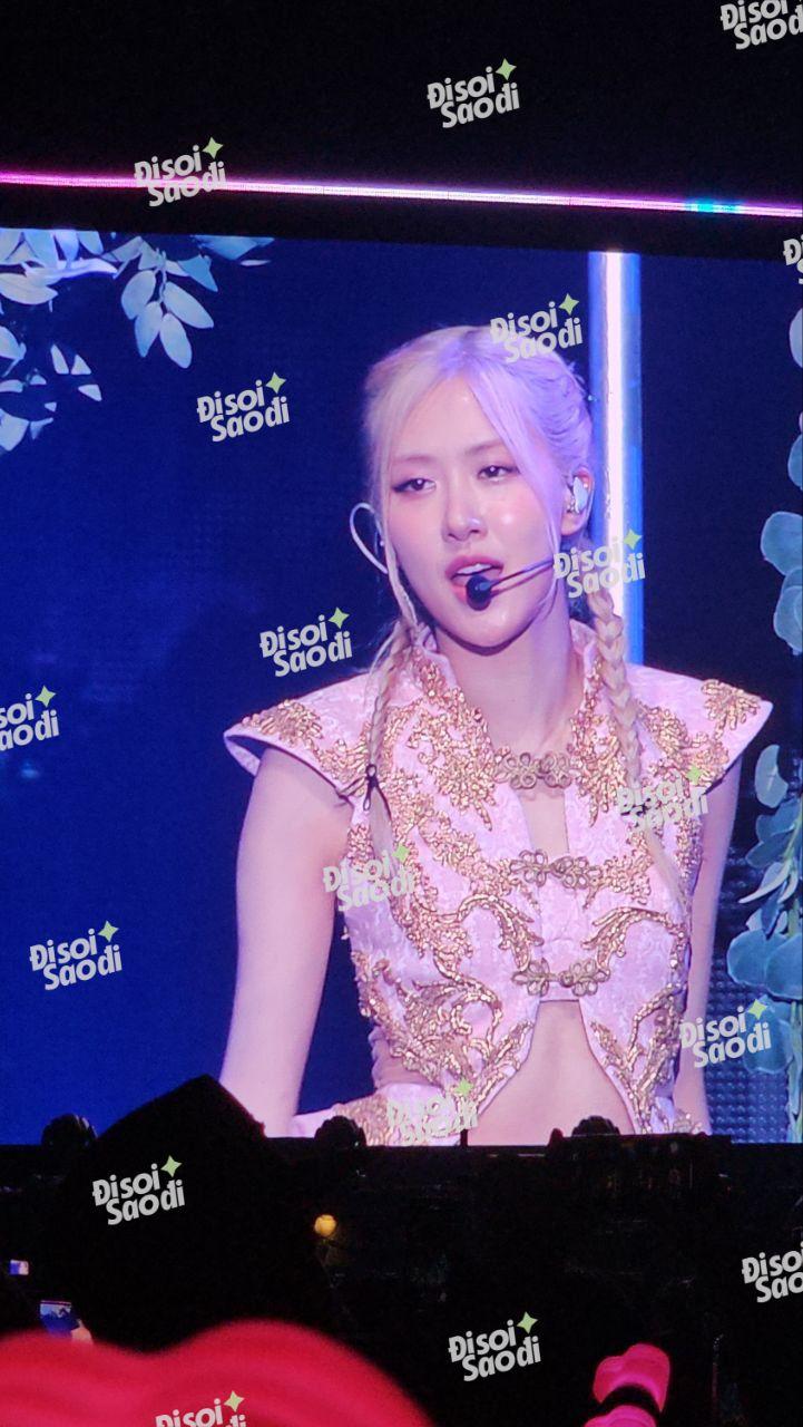 BLACKPINK chính thức xuất hiện, mở màn Born Pink Hà Nội cùng pháo hoa và biển hồng choáng ngợp!-1