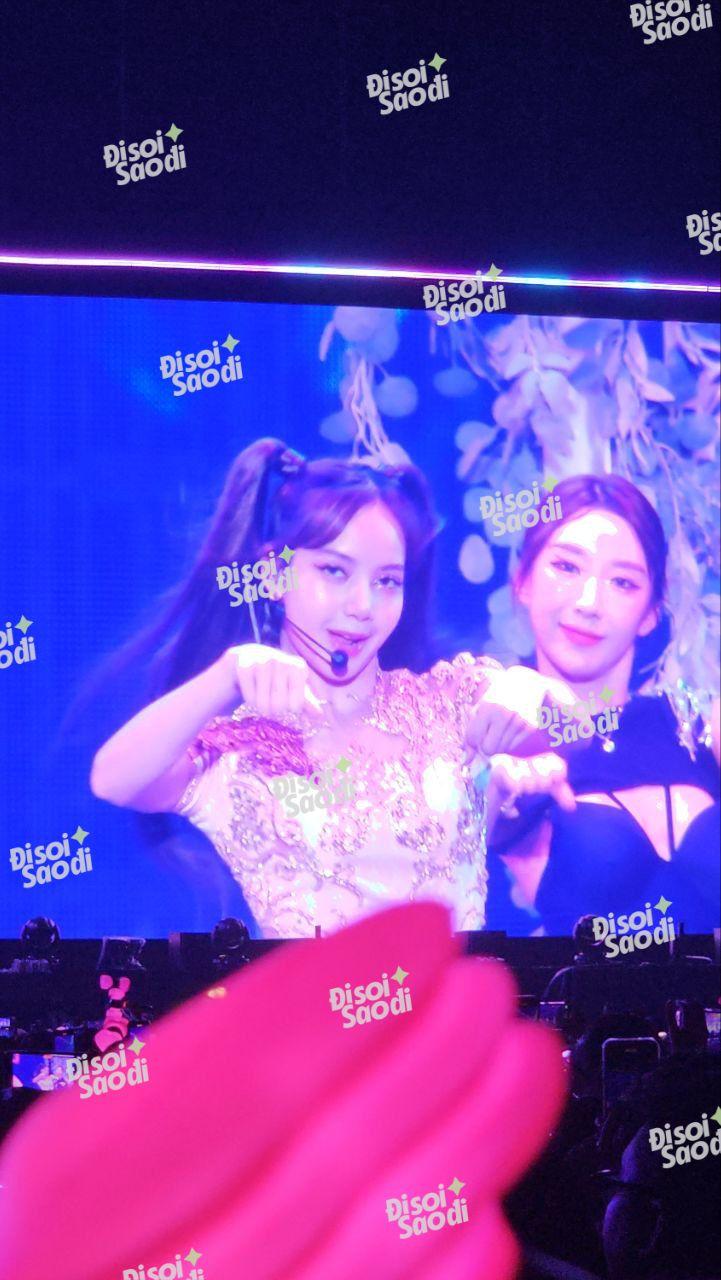 BLACKPINK chính thức xuất hiện, mở màn Born Pink Hà Nội cùng pháo hoa và biển hồng choáng ngợp!-3