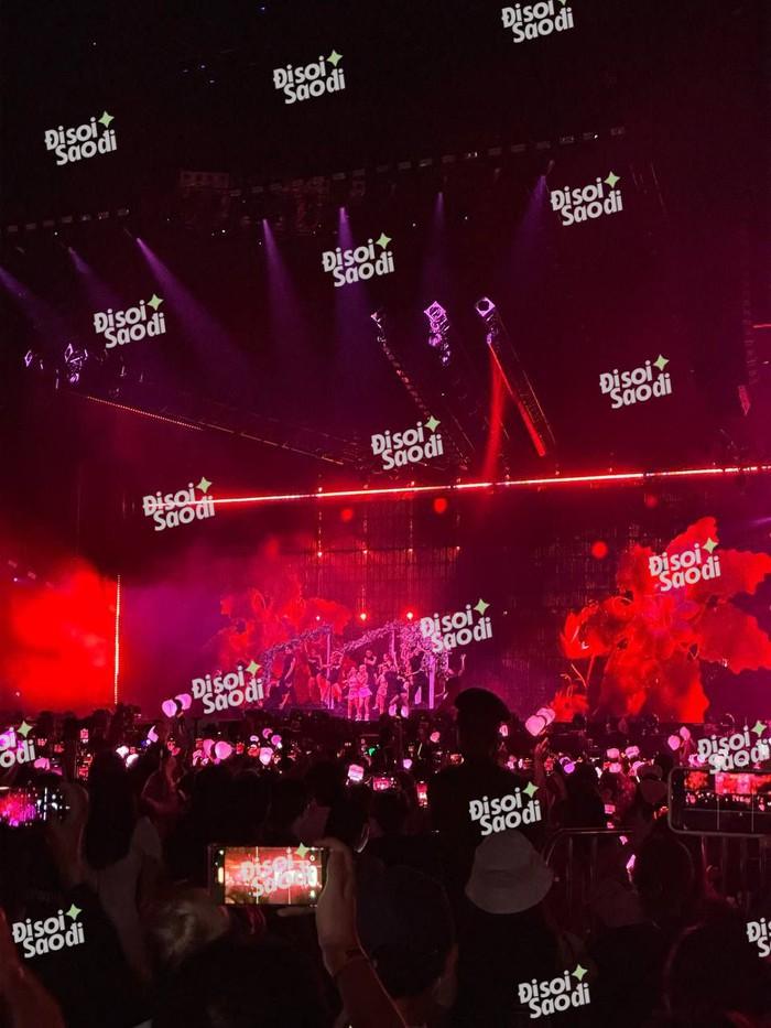 BLACKPINK chính thức xuất hiện, mở màn Born Pink Hà Nội cùng pháo hoa và biển hồng choáng ngợp!-7