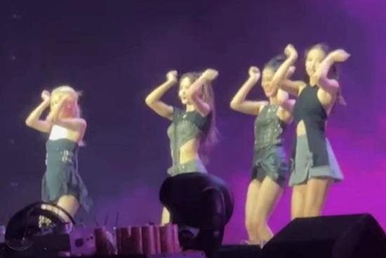 4 cô gái nhóm BlackPink nhảy 'See tình' đốn tim fan Việt
