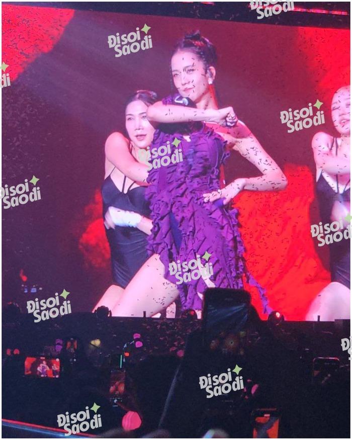 Tự hào local brand Việt: Jisoo và Lisa diện thiết kế của NTK Việt Nam tại concert Born Pink Hà Nội-5