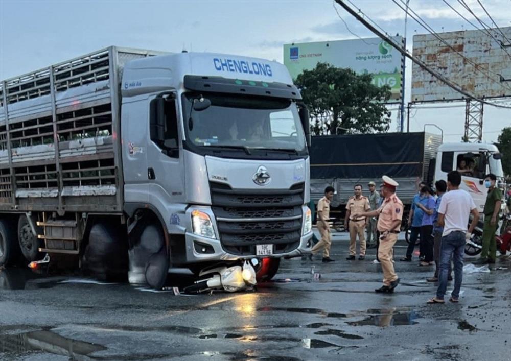 Hai người tử vong thương tâm vì bị xe tải cán-1