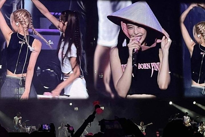 Quá phấn khích, khán giả đổ xô săn lùng vé concert BLACKPINK đêm thứ 2-1