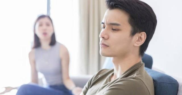 Vợ gọi điện mắng nhiếc bạn chồng thậm tệ khi anh sang nhà bạn xem bóng đá-3