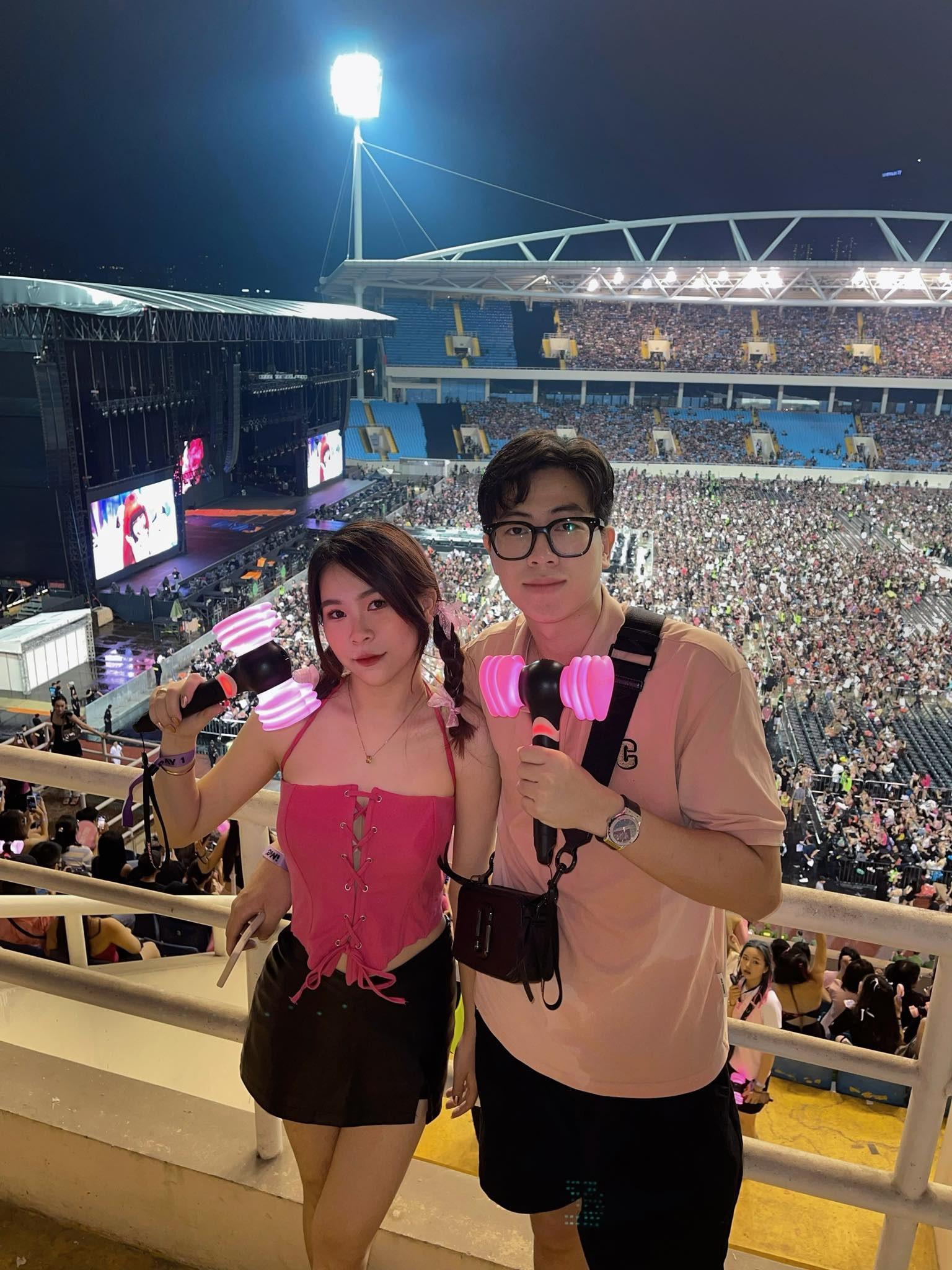 Chàng trai cầu hôn tại concert BLACKPINK: Lúc quỳ xuống rất run, người yêu khóc ngay sau đó-4