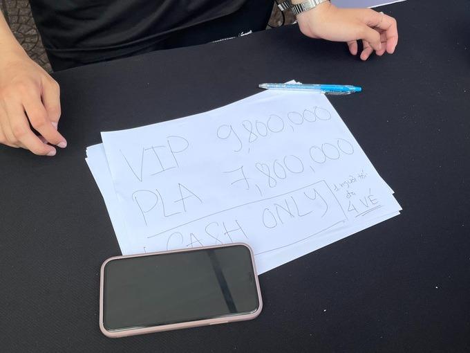 Vé Blackpink hạng thấp hiếm, vé V.I.P chợ đen được rao 40 triệu đồng/cặp-2