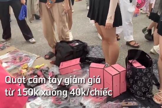 Đồng loạt xả hàng phụ kiện BlackPink ở sân Mỹ Đình
