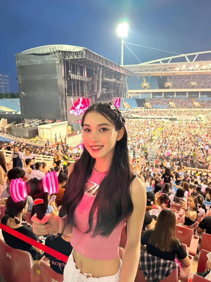 Bạn gái Nhâm Mạnh Dũng diện đồ cực cháy, Văn Hậu đưa Hải My xem concert BLACKPINK-5