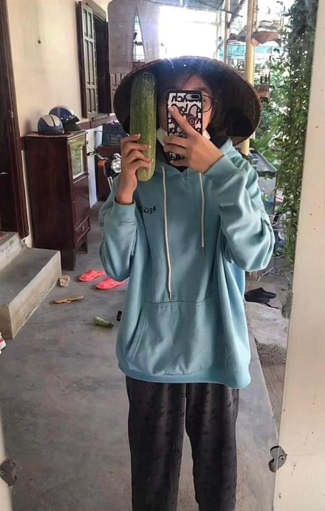 Khung cảnh giản dị nhà Minh Kiên, nàng Á hậu có hoàn cảnh đặc biệt - cha mẹ ly hôn khi chưa kịp chào đời, đối lập với nhà Hoa hậu và Á hậu 1-3