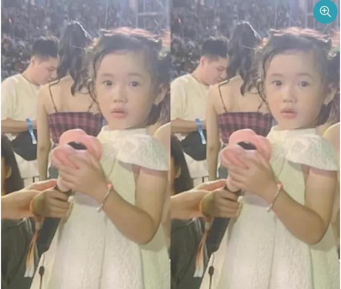 Dàn nhóc tì nhà sao Việt đu concert BLACKPINK ngày 2-1