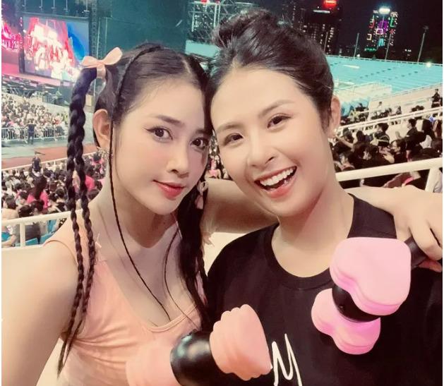 Dàn nhóc tì nhà sao Việt đu concert BLACKPINK ngày 2-7